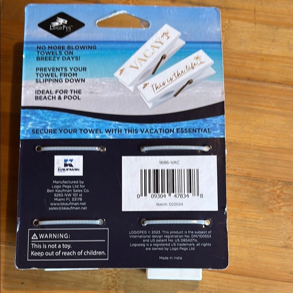 White and Gold Beach/Pool Towel Clips - Picture 3 of 3